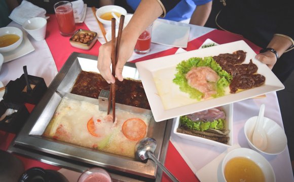Traditional Sichuanese hot pot