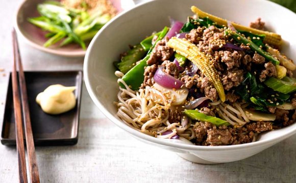 Stir-fried plum lamb with soba