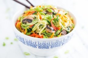 Zucchini Noodle Veggie Lo Mein | Get Inspired Everyday!